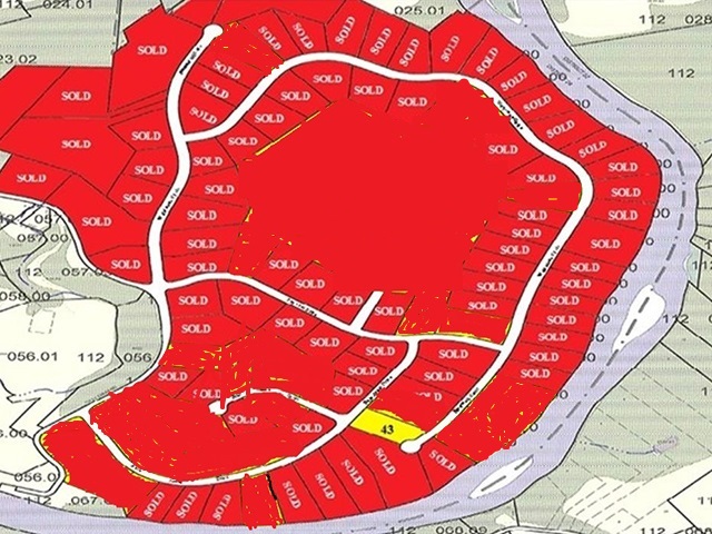 Plat for River Plantation highlighting available riverside lots